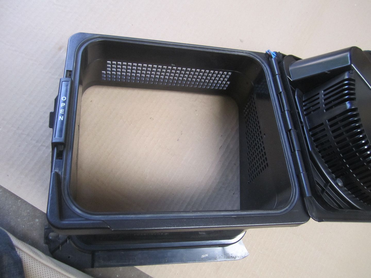 BMW E46 CONVERTIBLE SUBWOOFER SPEAKER SKI BAG OEM 325CI 330CI